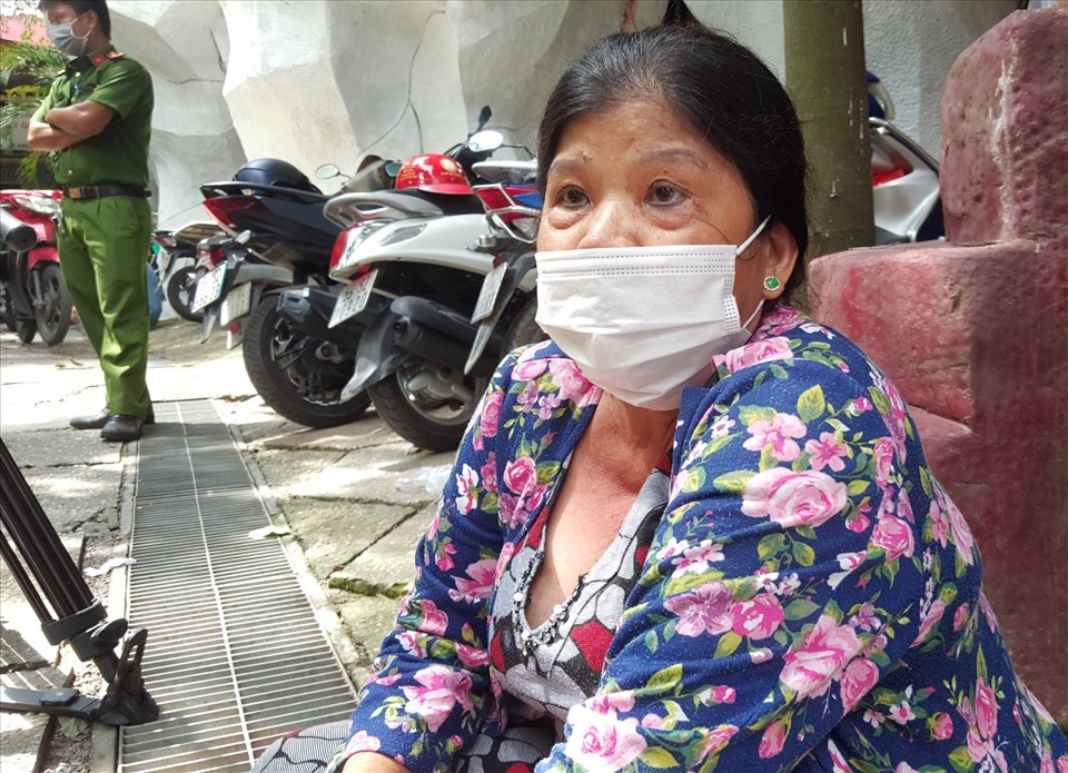 Bà Lê Thị Cúc trình bày với PV. Ảnh: Hữu Huy