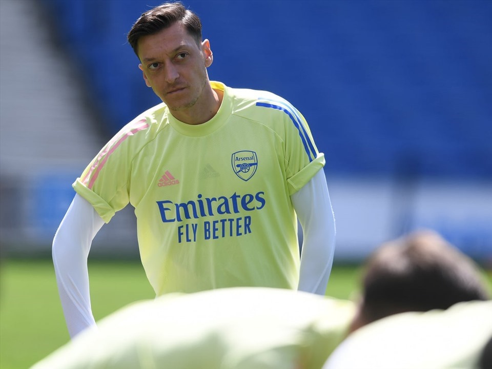 Ozil vẫn quyết định bám trụ lại Arsenal để khẳng định năng lực và... nhận lương khủng. Ảnh: Getty