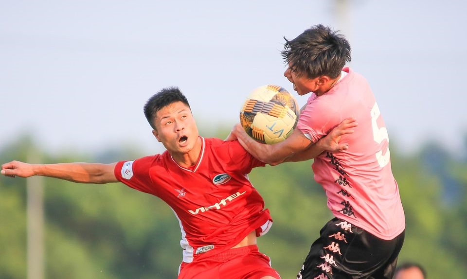 Đoàn Văn Hậu trong trận đấu với Viettel. Ảnh: HNFC