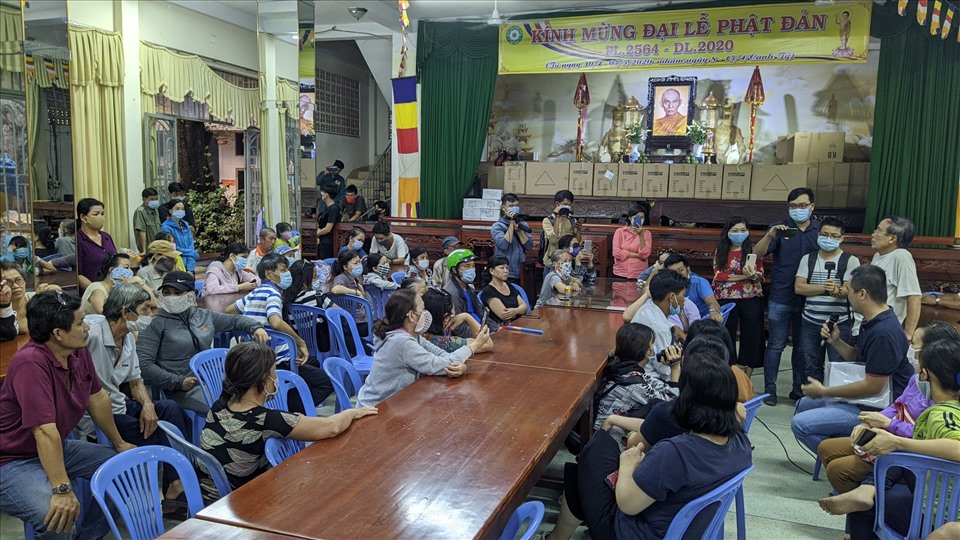 Many people come to work with representatives from Ky Quang 2 Pagoda on the afternoon of September 3.  Photo: Anh Tu