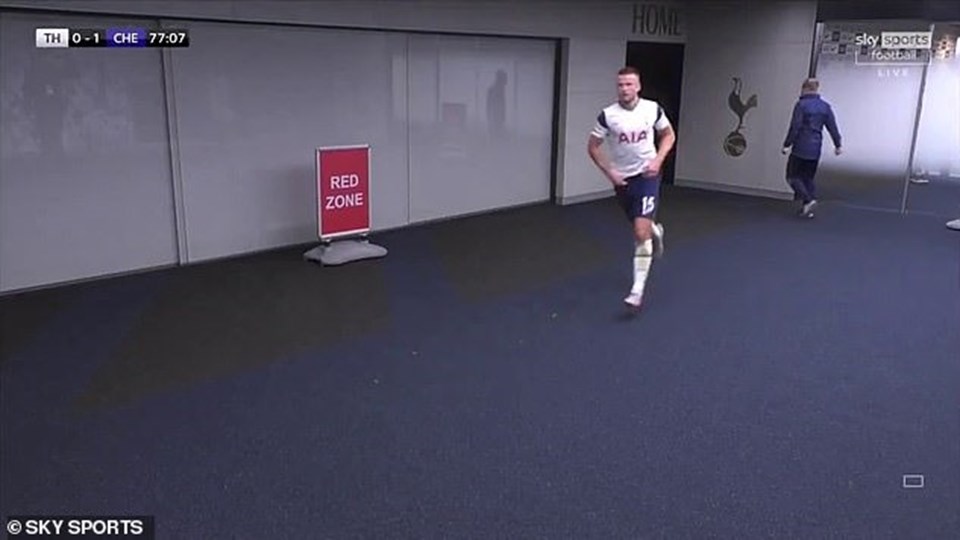 Eric Dier của Tottenham nhanh chóng trở lại thi đấu sau khi đi toilet. Ảnh: Sky Sport. Eric Dier của Tottenham nhanh chóng trở lại thi đấu sau khi đi toilet. Ảnh: Sky Sport.