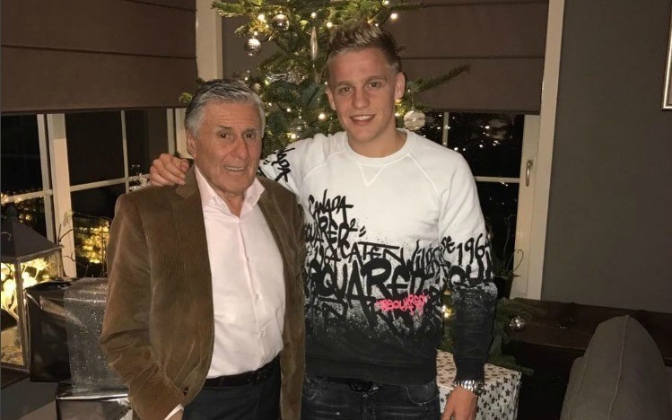 Sjaak Swart (trái) là người đại diện của Van de Beek. Ảnh: AS.
