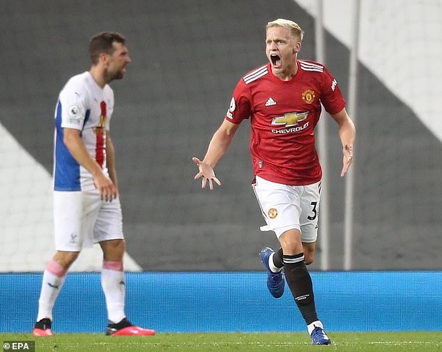 Van de Beek mới có 1 bàn tại Premier League. Ảnh: EPA.