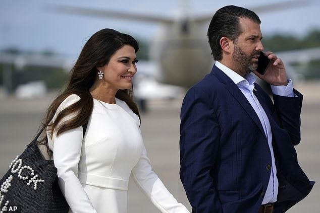 Kimberly Guilfoyle, đến Cleveland cùng bạn trai Donald Trump Jr. Ảnh: AP