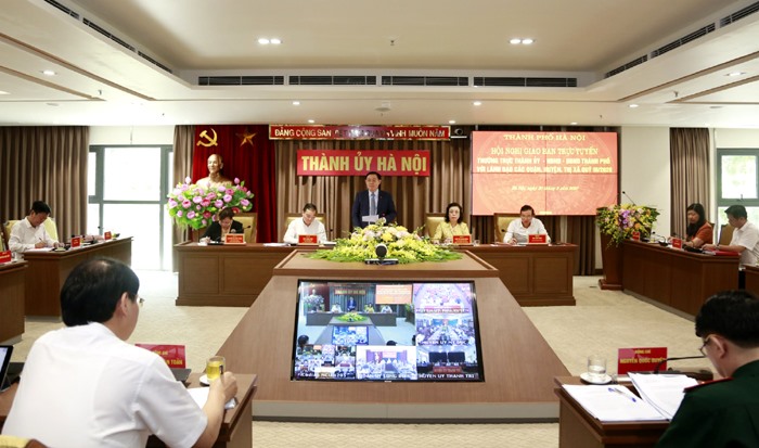 Bí thư Hà Nội đề nghị đẩy nhanh tiến độ các dự án chậm tiến độ. Ảnh: Hanoigov