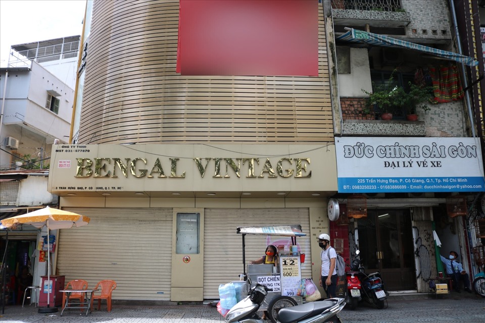 Một căn nhà mặt tiền trên đường Phạm Ngũ Lão có nhu cầu cho thuê và bán nhưng chưa có khách. Ảnh: Huân Cao
