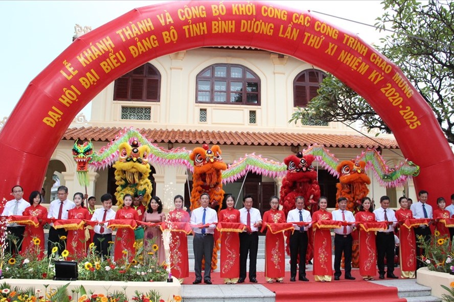 Bình Dương khởi công và khánh thành nhiều công trình công cộng phục vụ nhân dân. Ảnh: Đình Trọng