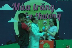 Trung thu đầu tiên của Trúc Nhi - Diệu Nhi sau khi phẫu thuật tách rời