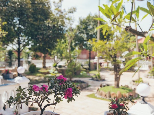 Sân vườn rộng lớn