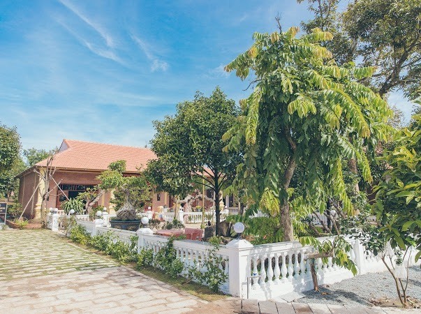 Sân vườn rộng lớn