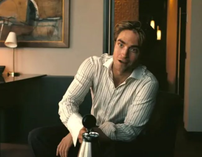 Nam diễn viên Robert Pattinson buộc phải ngừng công việc để điều trị bệnh. Ảnh nguồn: Mnet.