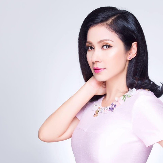 Việt Trinh luôn giấu con về sự nổi tiếng của mình. Ảnh: NSCC