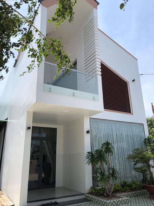 Mái chữ A cách điệu ấn tượng của biệt thự mini