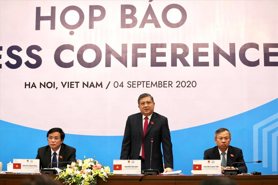 Các đại biểu chủ trì họp báo. Ảnh T.Vương