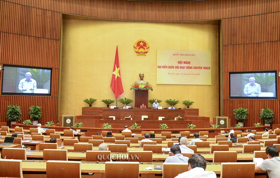 Toàn cảnh phiên thảo luận về Dự thảo Luật Cư trú (sửa đổi). Còn 2 luồng ý kiến về quy định chuyển tiếp khi bỏ sổ hộ khẩu giấy. Ảnh Quochoi.vn