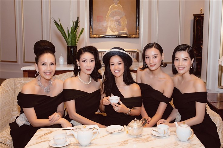 Diva Hồng Nhung xuất hiện rạng rỡ, thu hút sau thời gian cách ly Diva Hồng Nhung xuất hiện rạng rỡ, thu hút sau thời gian cách ly