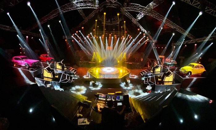 Toàn cảnh các xế hộp tại Rap Việt. Ảnh: Vie