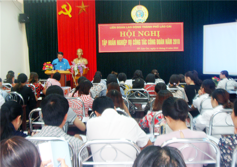 LĐLĐ Thành phố tổ chức tập huấn nâng cao nghiệp vụ cho cán bộ công đoàn cơ sở