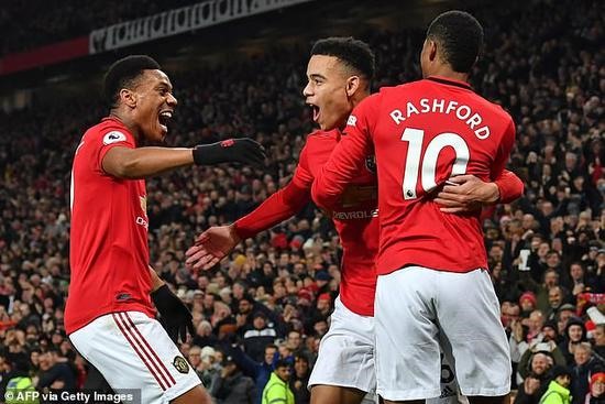 Greenwood (giữa) sẽ thi đấu với chiếc áo số 11 cho Man United mùa bóng tới. Ảnh: Getty.