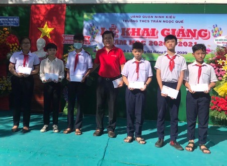 Một số hình ảnh về trao học bổng “Trao cơ hội - nối ước mơ” của Vietlott trên toàn quốc.