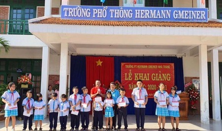 Một số hình ảnh về trao học bổng “Trao cơ hội - nối ước mơ” của Vietlott trên toàn quốc.