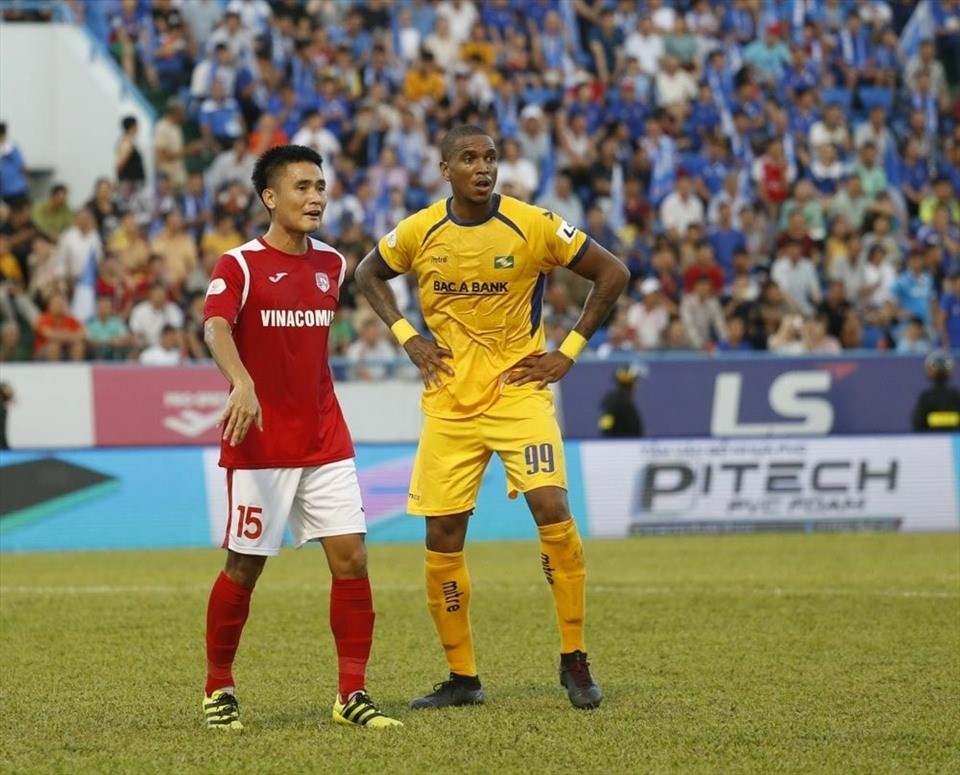 Felipe Martins (áo vàng) giúp SLNA thoát thua ở trận giao hữu với Hồng Lĩnh Hà Tĩnh. Ảnh: Fanpage CLB SLNA. Felipe Martins (áo vàng) giúp SLNA thoát thua ở trận giao hữu với Hồng Lĩnh Hà Tĩnh. Ảnh: Fanpage CLB SLNA.