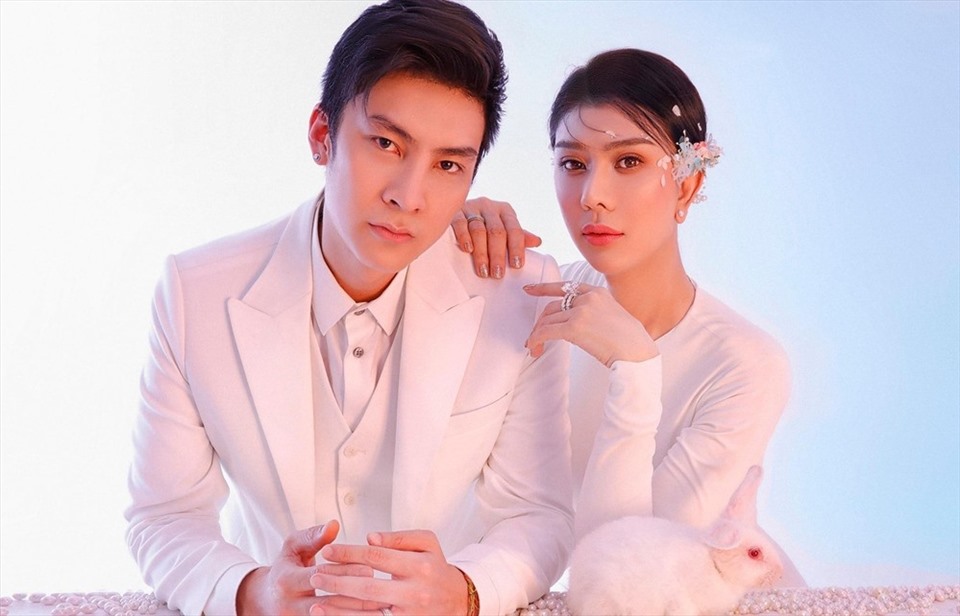 Lâm Khánh Chi và ông xã. Ảnh: NSCC