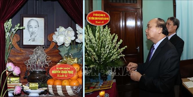 Thủ tướng Nguyễn Xuân Phúc dâng hương tưởng niệm Bác Hồ ở Nhà 67, Khu Di tích Chủ tịch Hồ Chí Minh tại Phủ Chủ tịch. Ảnh: Thống Nhất/TTXVN