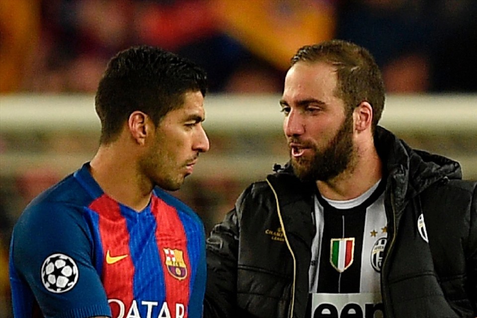 Vị trí của Higuain tại Juventus sẽ được lấp bởi Luis Suarez. Ảnh: Getty Images