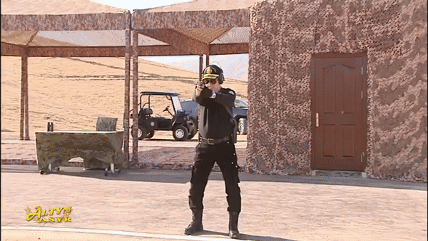 Tổng thống Turkmenistan hạ các mục tiêu hình nhân. Ảnh: RT/Twitter