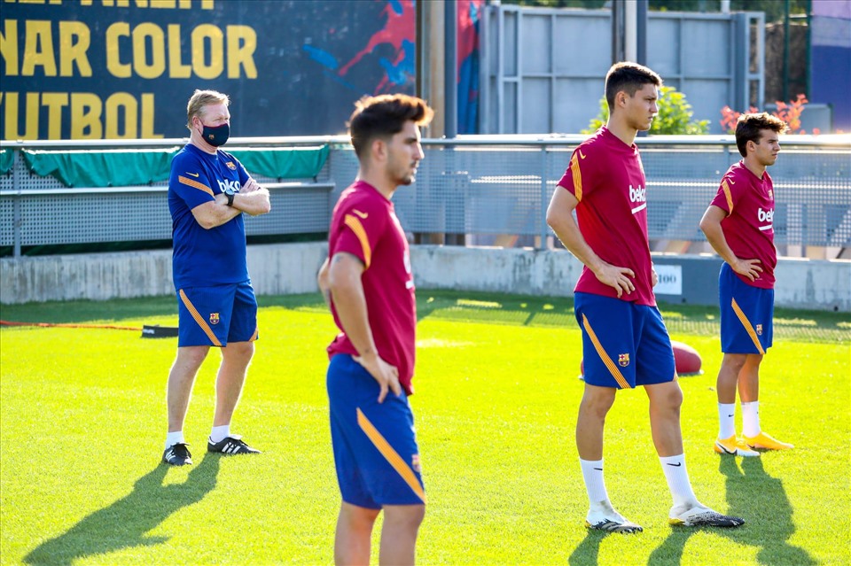 Koeman luôn đưa ra yêu cầu khắt khe về cường độ tập luyện. Ảnh: FCB