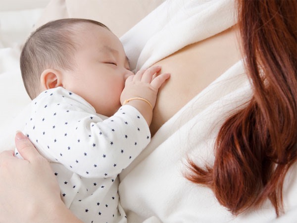 Các nghiên cứu đã chỉ ra rằng những bà mẹ đang cho con bú ăn gạo lứt nảy mầm có khả năng giảm trầm cảm, tức giận và mệt mỏi, giảm thiểu các rối loạn tâm trạng. Ngoài ra, ăn gạo lứt cũng tăng cường khả năng miễn dịch ở các bà mẹ đang cho con bú.