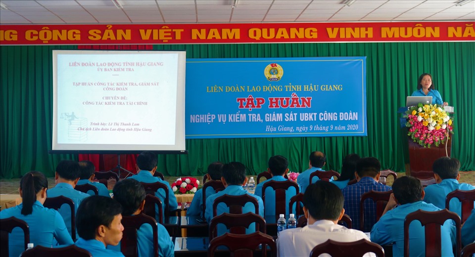 Hơn 90 cán bộ Công đoàn . Ảnh: Thành Nhân