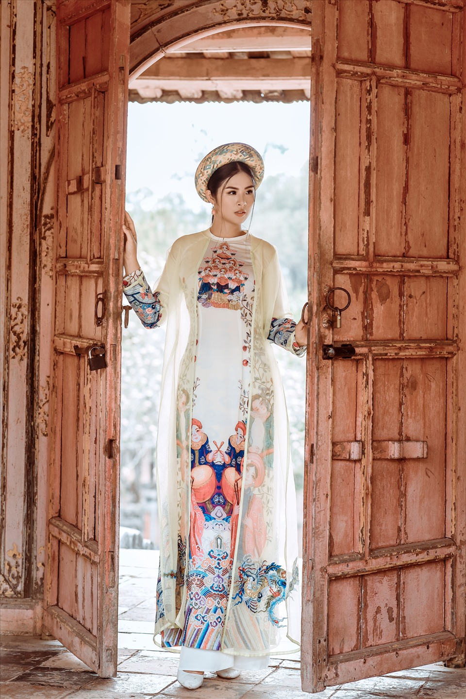 Thiết kế áo dài luôn là nguồn cảm hứng bất tận đối với Hoa hậu Ngọc Hân. Ảnh: NVCC.