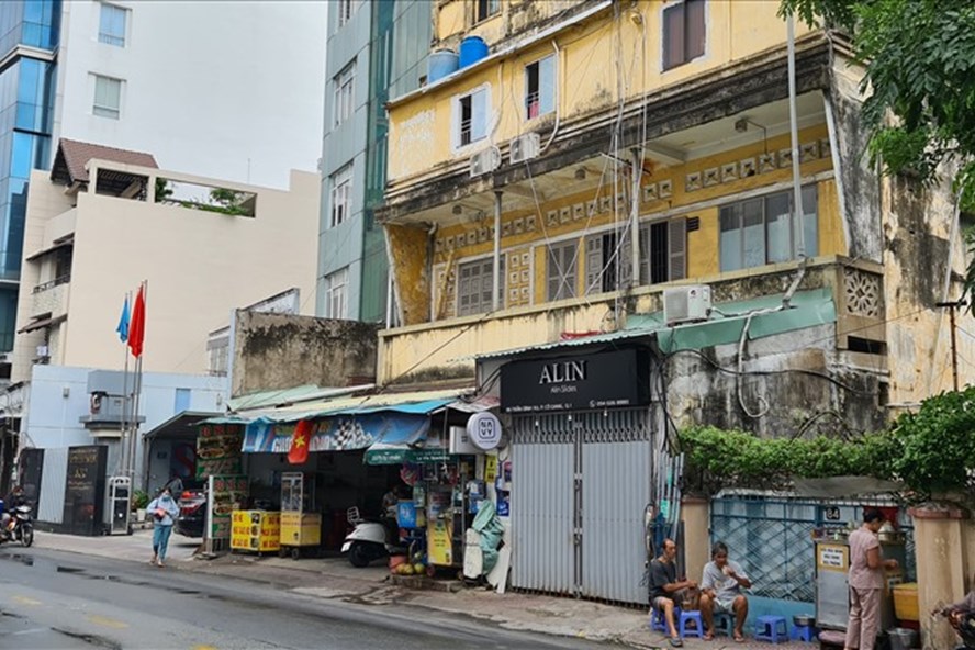 Khu nhà ở số 86 Trần Đình Xu, quận 1 (TPHCM) thuộc diện thu hồi nhưng đến nay vẫn chưa thể thực hiện và vẫn bị các hộ cá nhân chiếm giữ. Ảnh: Gia Miêu