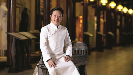 NTK áo dài Nguyễn Sĩ Hoàng. Ảnh: NSCC