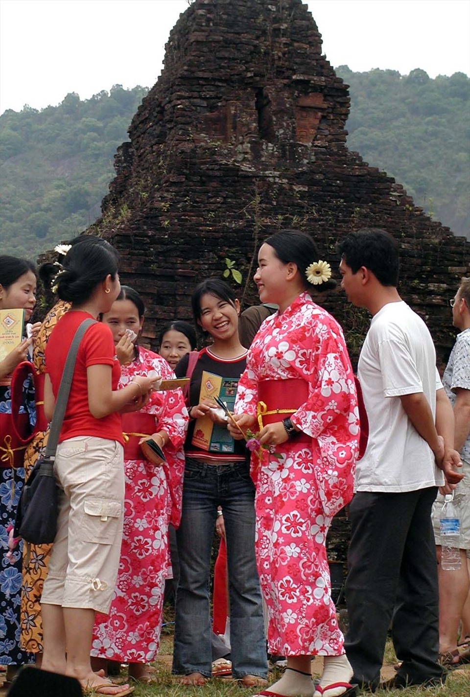 Hội nhập, giao lưu tiếp biến văn hóa Chăm, Việt, Hoa, Nhật... hình thành nên tính cách dị biệt thích lý sự của người Quảng Nam. Ảnh: Nguyễn Trung Hiếu