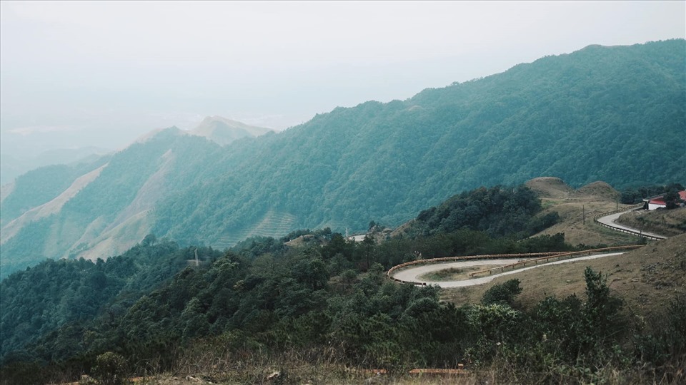 Nếu vào mùa lạnh nhất trong năm, tại đỉnh Mẫu Sơn còn xuất hiện giá băng. Ảnh: Phong Vo.