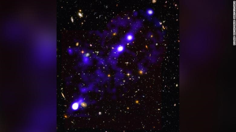 Một trong những sợi hydro (màu xanh lam) được MUSE phát hiện trong trường siêu sâu Hubble. Ảnh: NASA.