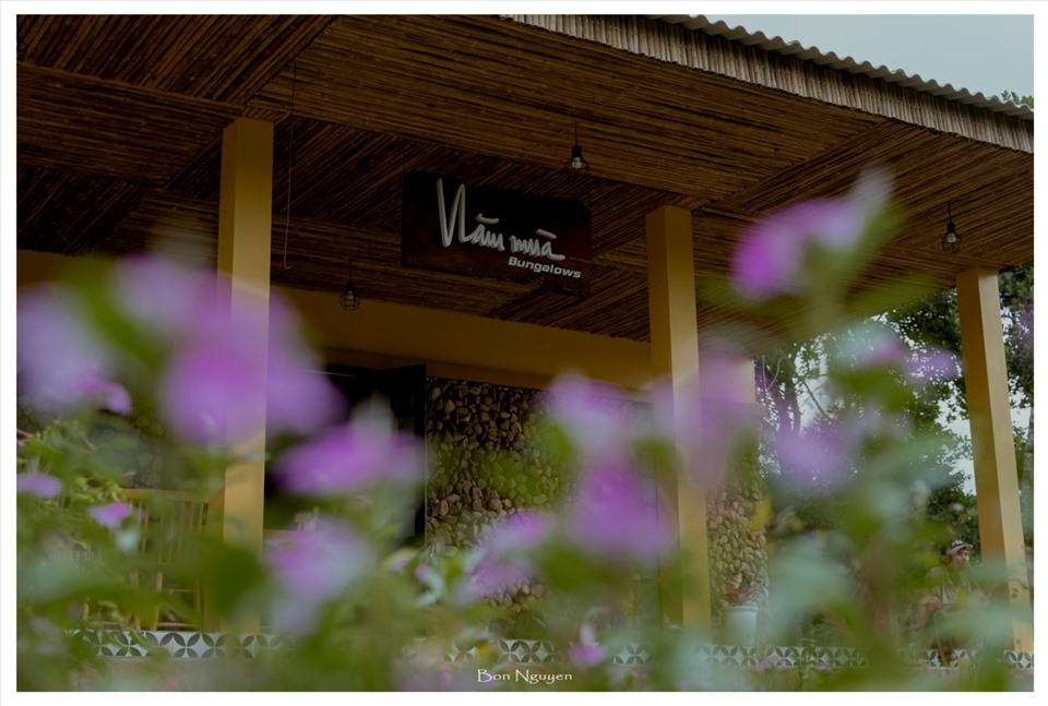 Nhà Hoàng Yến, khu tiếp tân của Năm Mùa Bungalows