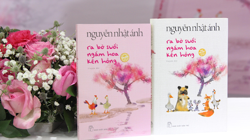Giống như các tác phẩm trước, “Ra bờ suối ngắm hoa kèn hồng” cũng được thực hiện với hai phiên bản bìa cứng và bìa mềm. Ảnh: Tiểu Vũ