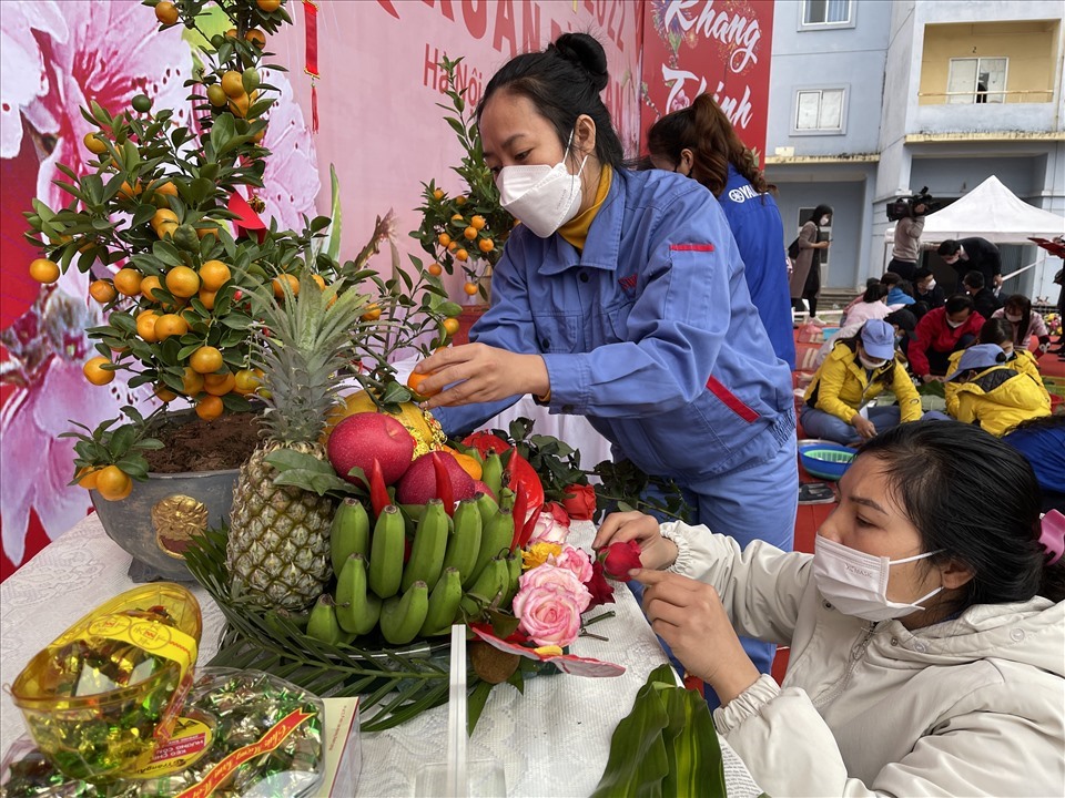 Công nhân khu công nghiệp vui Tết sum vầy 2022 do LĐLĐ TP.Hà Nội tổ chức. Ảnh: Hà Anh