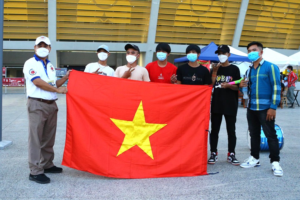 Khán giả đến sân cổ vũ U23 Việt Nam ở chung kết U23 Đông Nam Á. Ảnh: TL
