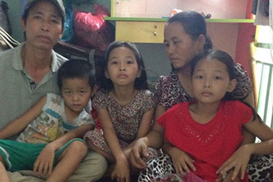 Gia đình anh Nguyễn Chí Dũng với 3 đứa con nhỏ rơi vào tình cảnh khốn khó kể từ ngày anh bị dính án ma túy oan. Ảnh: PV