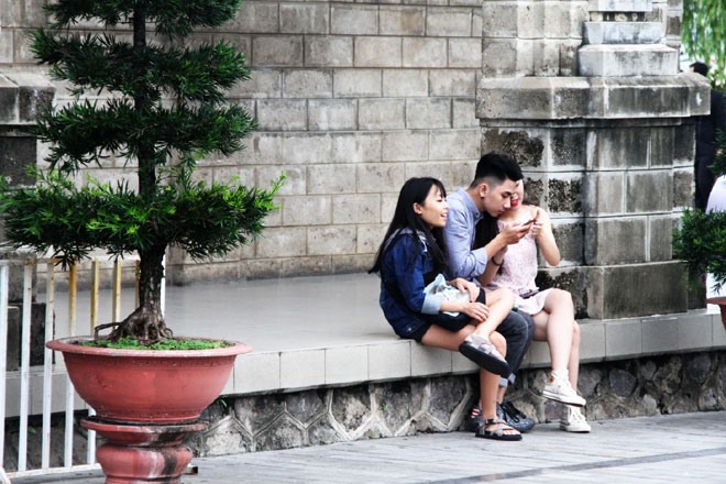 Giới trẻ hiện nay ngày càng say mê với cuộc sống “ảo“.