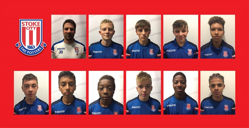 Đội hình U15 Stoke City dự giải giao hữu quốc tế do PVF tổ chức. Ảnh: TL