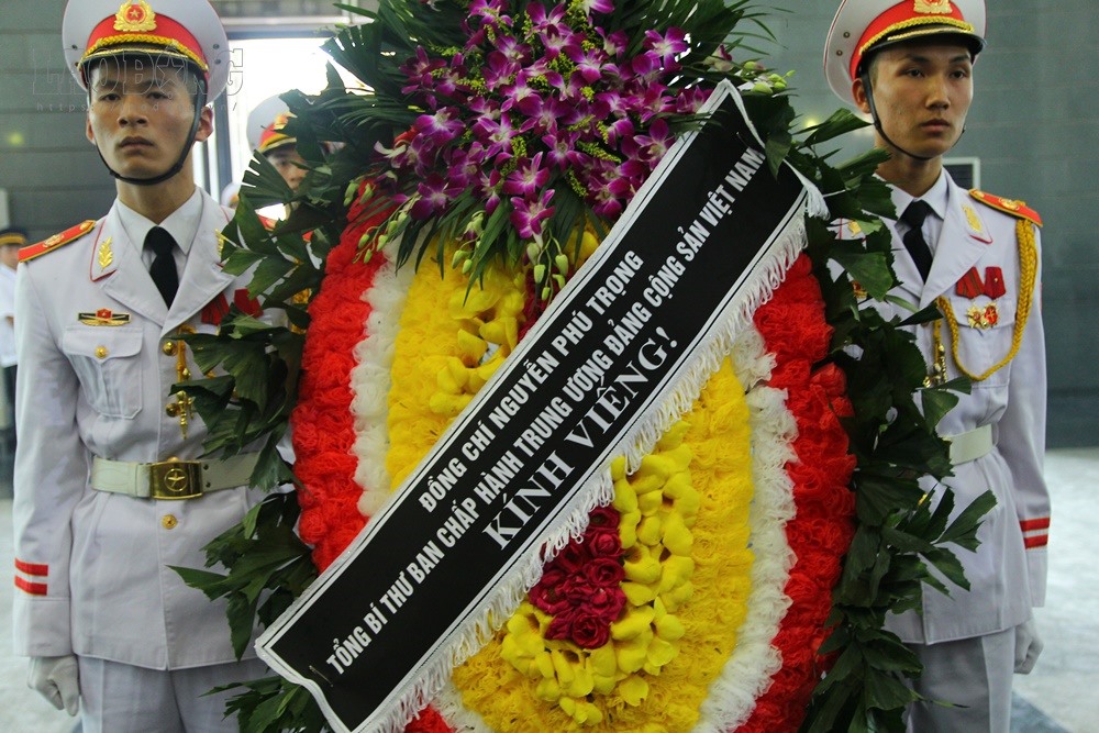 Vòng hoa của Tổng Bí thư Nguyễn Phú Trọng.