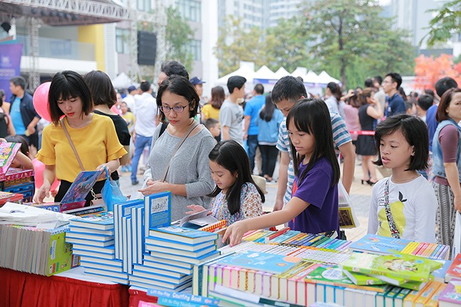 . Vinschool Book Fair đã thực sự trở thành nơi để Phụ huynh và học sinh cùng phát triển văn hoá đọc và thể hiện tình yêu với sách.