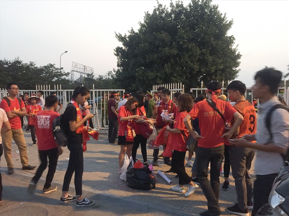 Đây là trận đấu ra mắt của HLV Park và quyết định tấm vé đi tiếp của ĐTVN ở vòng loại Asian Cup 2019 nên thu hút đông đảo CĐV.