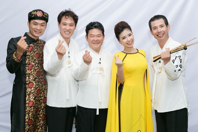 Trong khi đó, Dương Hoàng Yến cũng bày tỏ sự hào hứng, tự hào khi cô và Hà Anh là những đại diện duy nhất của nước chủ nhà Việt Nam.